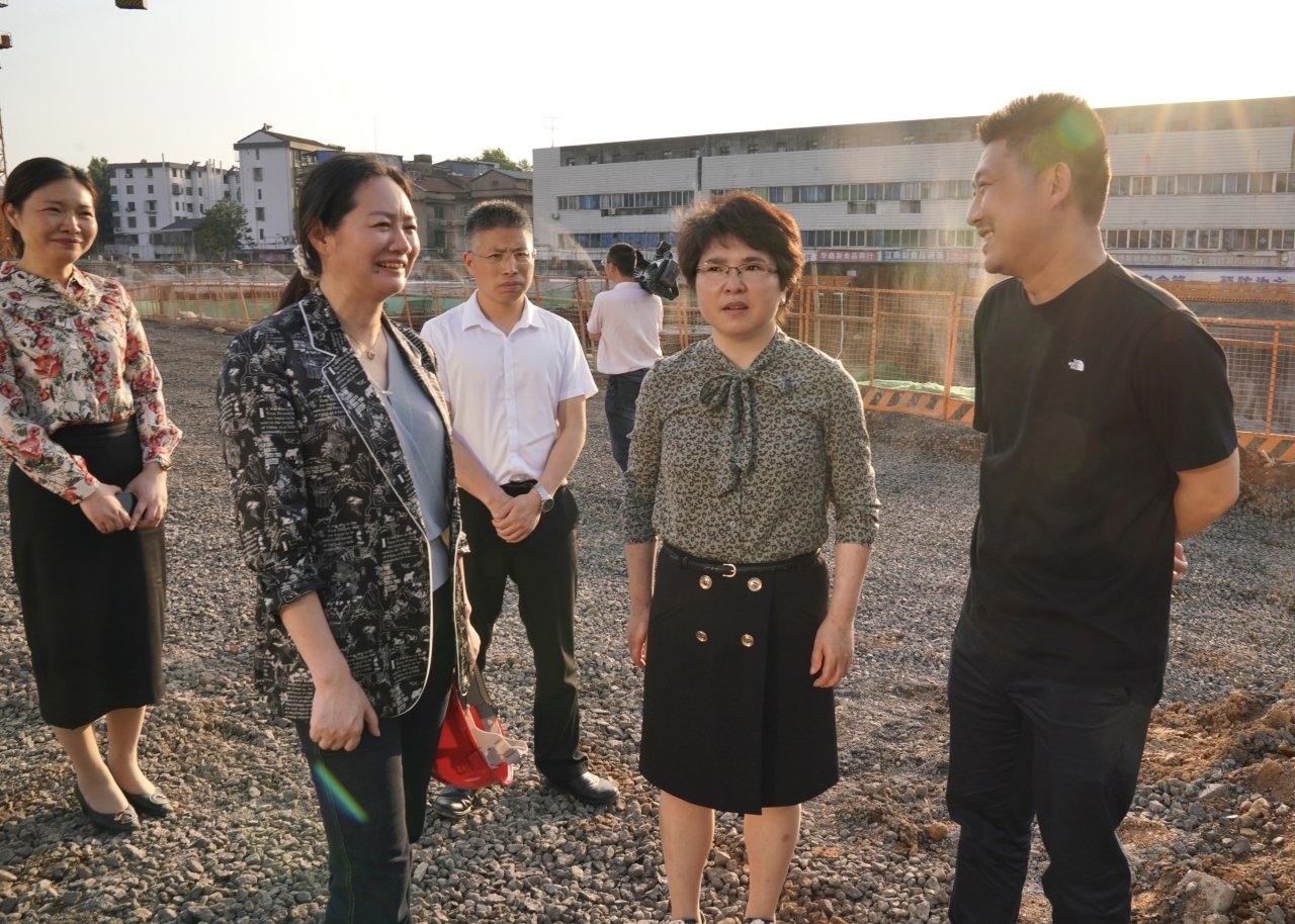 
										市委書記朱素芳一行來集團通祿門工地視察大氣防控治理工作
